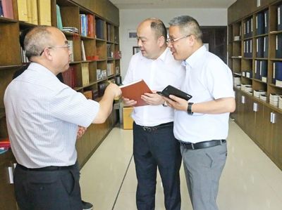 現場交辦解難題 區長黃國鈞走進企業開展“三服務”活動